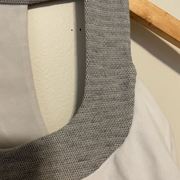 Lululemon scoop neck tank in gray woman’s size 6. - Picture 4 of 5
